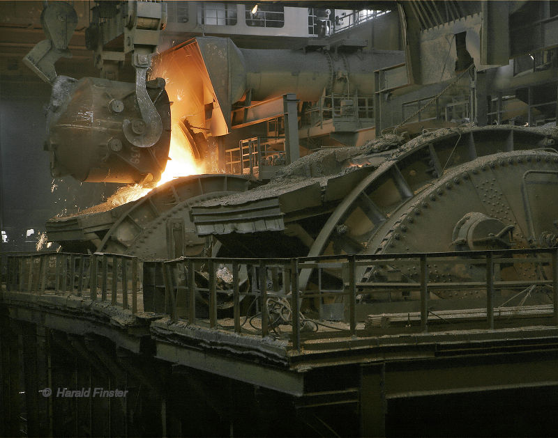 Arćelor Mittal integrated steel mill: charging a hot metal mixer