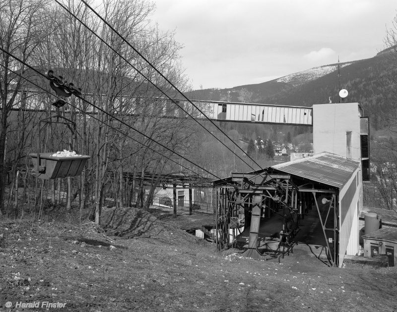 Zementwerk Krkonošské vápenky Kuncice: Materialseilbahn