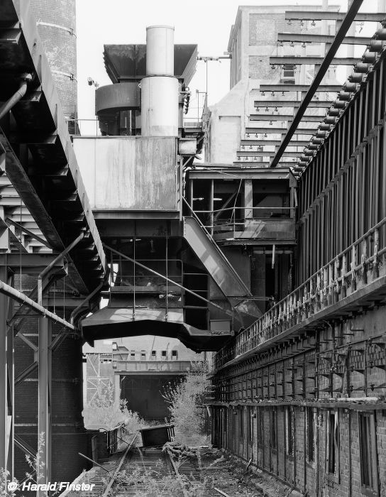 coking plant  Carcoke Zeebrugge: coke guiding car