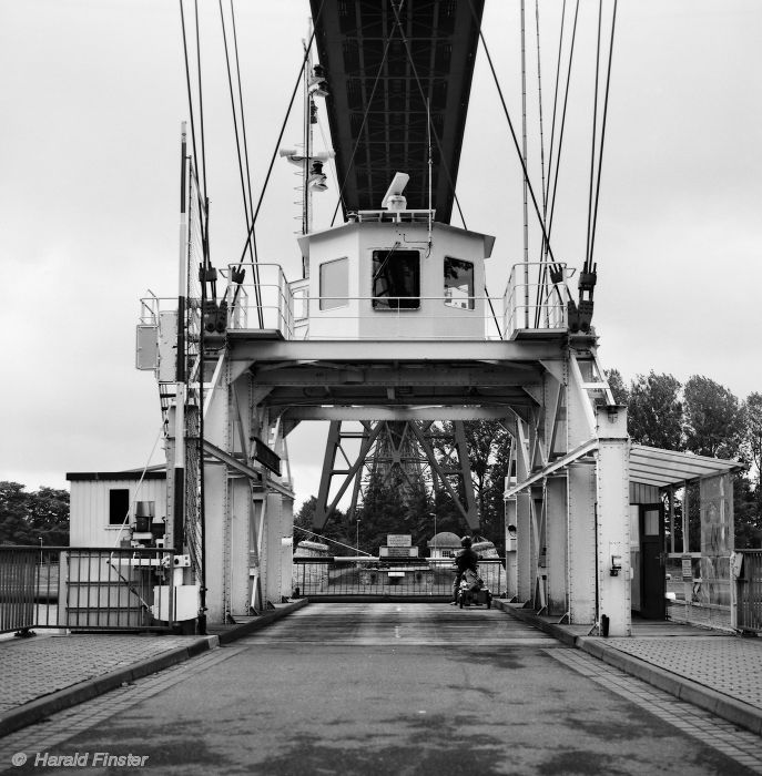 railway bridge with transporter bridge