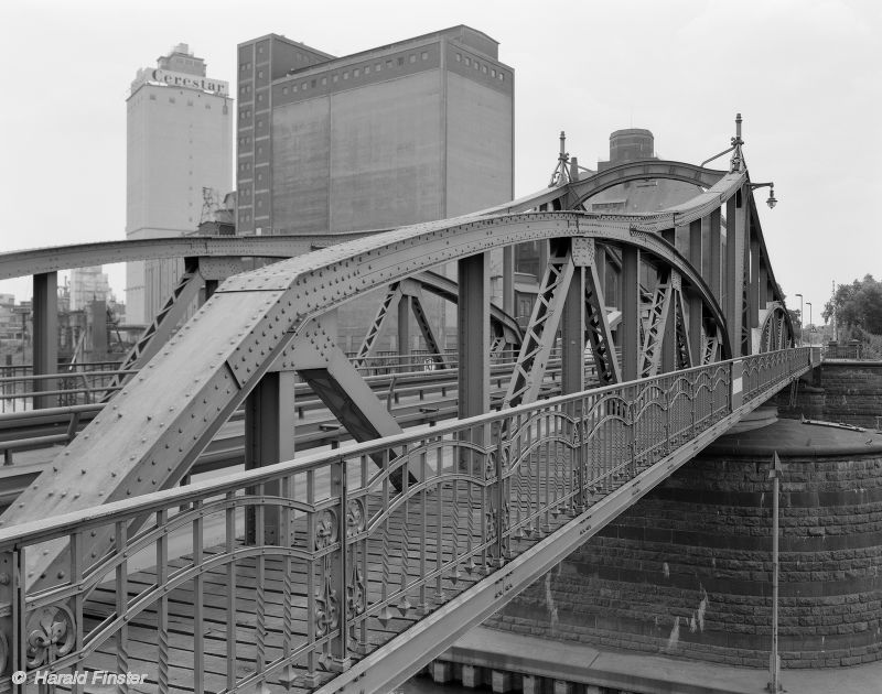 Rheinhafen: Drehbrücke