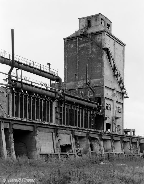 Maschinenseite mit Kohlenturm