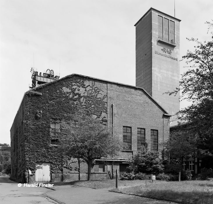 winding tower shaft 1 and headframe shaft 2