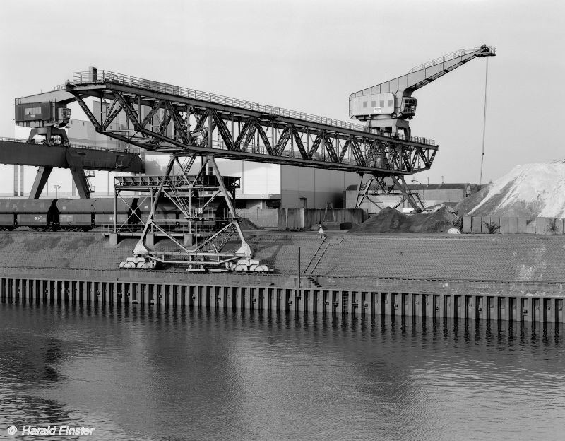 harbour crane