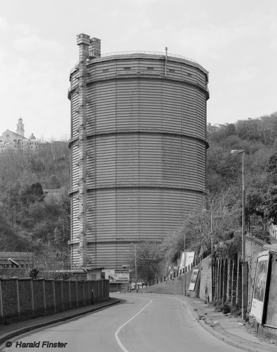 piston type gas holder